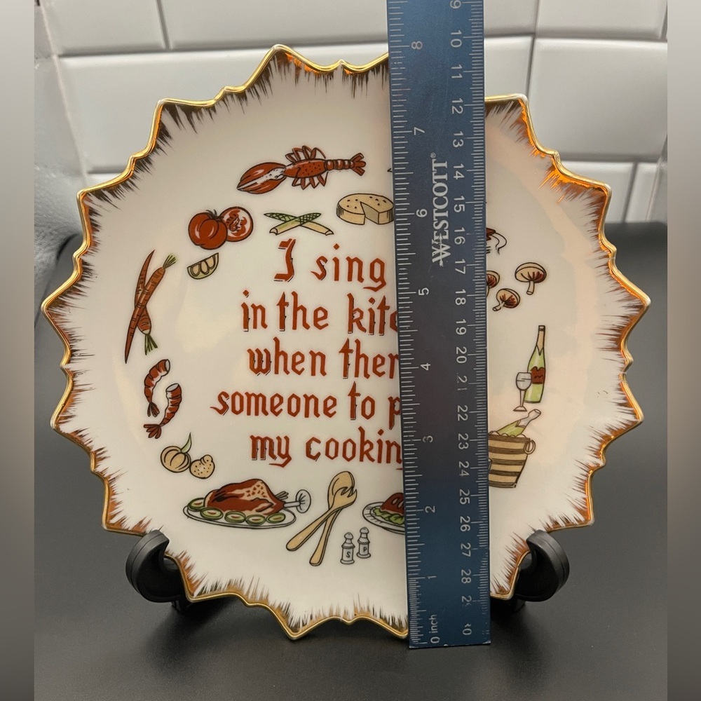 Hanging Plate “I Sing In The Kitchen When There Is Someone To Praise My Cooking” - Picture 3 of 3